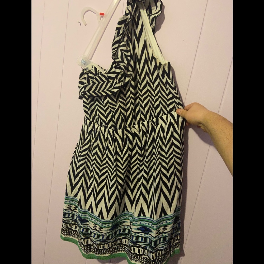Dress one shoulder